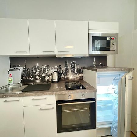 Wash Apartment On Metro Prague 1 Экстерьер фото